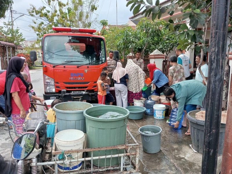 BPBD Kota Padang Suplay Air Bersih di Beberapa Titik Di Kota Padang