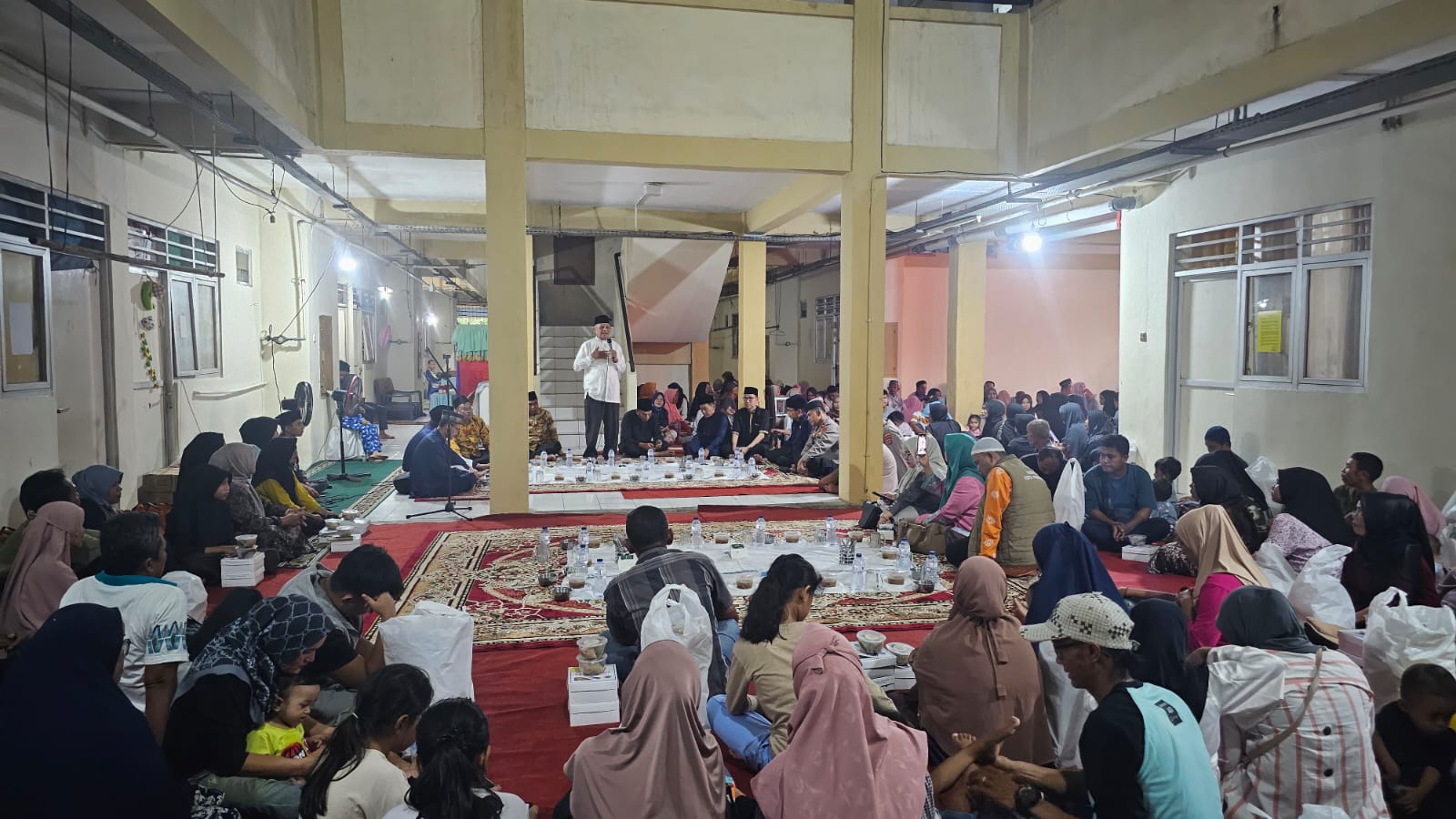 Pemko Padang Gelar Buka Puasa Bersama di Huntara Lubuk Buaya dan Kapalo Koto