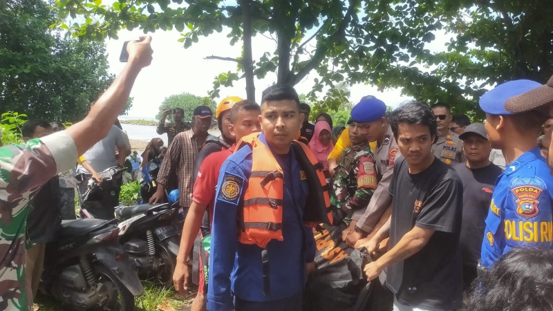 Nelayan Yang Hilang di Laut Belakang Kampus Bung Hatta di Temukan Oleh Tim SAR Gabungan