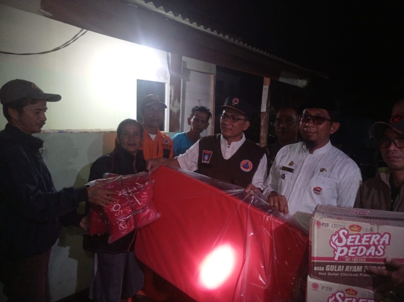 Cuaca Ekstrim Di Kota Padang Menyebabkan Terjadinya  Pohon Tumbang dan Puting Beliung di 14 Titik 