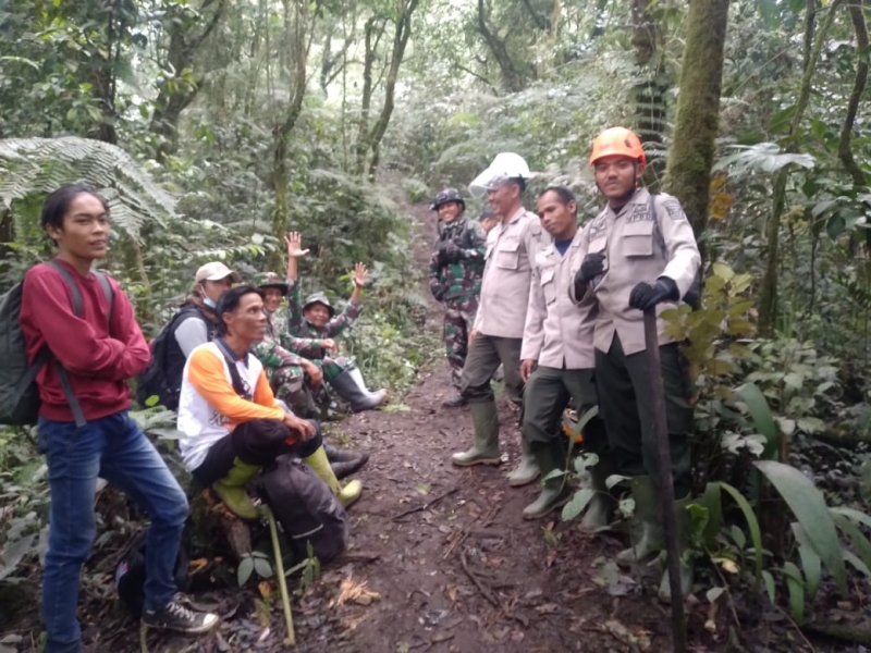 3 Personel BPBD Kota Padang diturunkan Untuk Evakuasi Pendaki Yang Terjebak Erupsi Gunung Marapi
