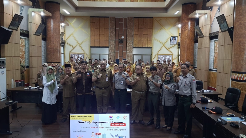 Kepala Sekolah SD SMP MTSN mengikuti Bimtek Satuan Pendidikan Aman Bencana Di Balai Kota Padang